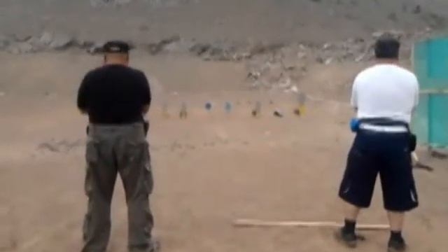 Дуэльная стрельба по IPSC. Павел (Glock 19) VS Карлос (Smith & Wesson). Перу 2014 смотреть онлайн
