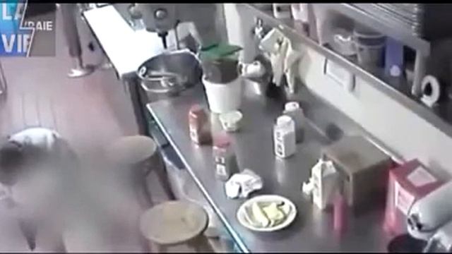 ЛЮБИТЕЛЯМ КАФЕ , РЕСТОРАНОВ , И Т.Д. смотреть онлайн