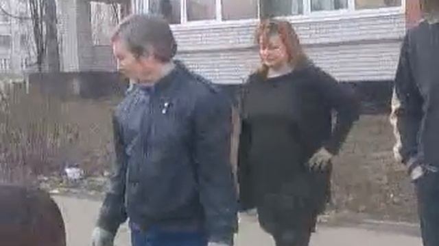 Пьяная девка мешает работать на Ленинском Субботнике смотреть онлайн