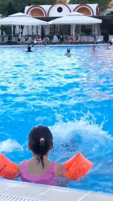 Бассейн в отеле Asteria Kremlin Palace. Детские развлечения. Antalya 2022 #shorts смотреть онлайн