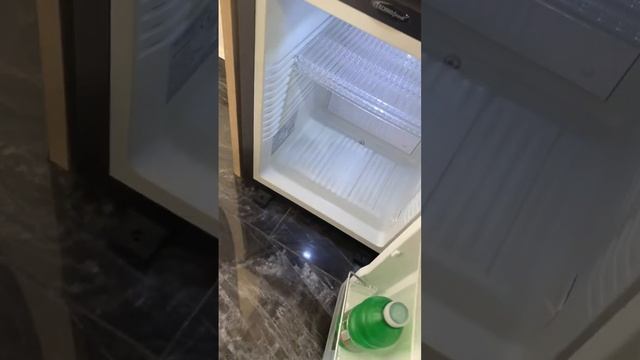 Рум Тур по гостиничному номеру в Неаполе смотреть онлайн