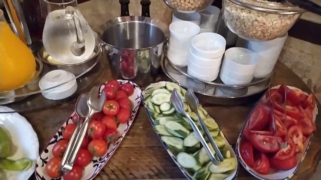 Завтрак в tuvana hotel kaleici Antalya отель Тувана в калеичи Анталия. смотреть онлайн