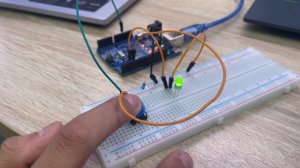 нажатие кнопки на примере зажигания светодиода