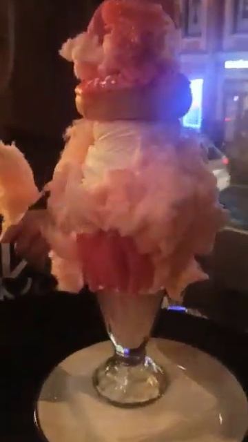 Коктейль-овершейк. КАФЕ MICKEY&MONKEY. смотреть онлайн