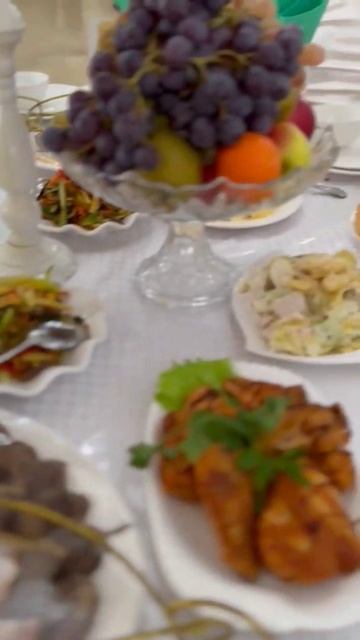 Еда в ресторане 😉#салат #еда #ресторан #рецепты #Сезимресторан #Орал смотреть онлайн