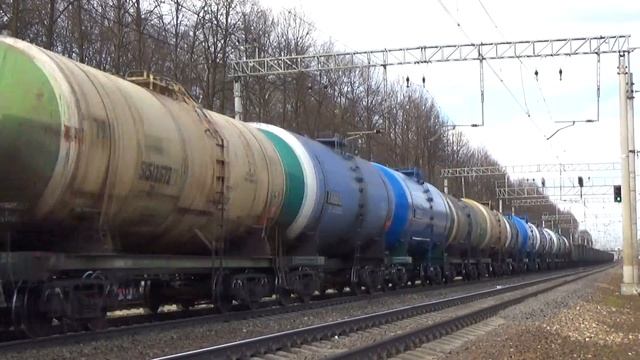 Приветливая бригада на электровозе ВЛ11М-415/416Б с грузовым поездом:-) смотреть онлайн