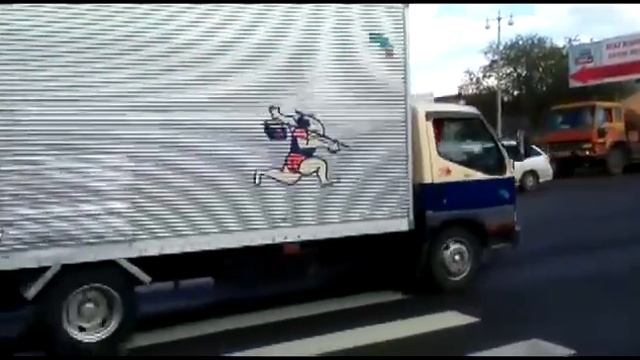 Голый мужик в Барнауле материт полицейских смотреть онлайн