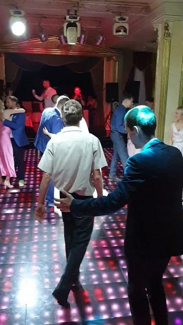 Он прогуливал уроки танцев в школе, и Вот Результат! смотреть онлайн