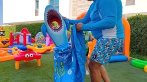 Диана и Рома - Диана и Рома делают мини-аквапарк для малыша Оливера