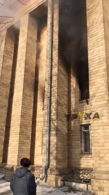 В Харькове горит Национальный университет имени Каразина смотреть онлайн