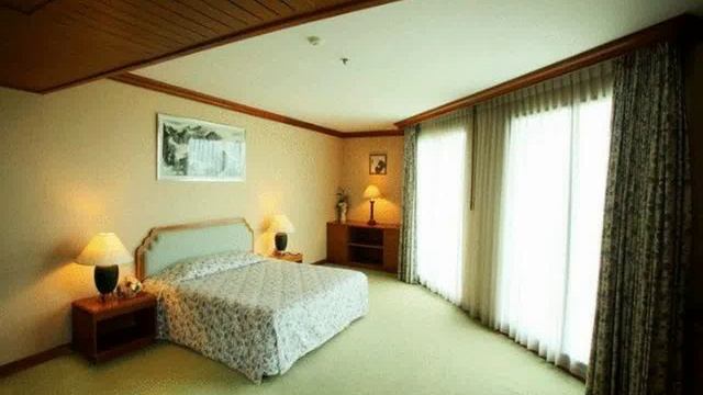 Таиланд, Trang, Транг - Thumrin Thana Hotel 4-Star смотреть онлайн