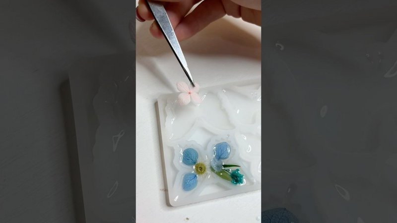 Что сделать с бабочками? Я планирую брошки к 8 марта #flowers #epoxy #творчество #эпоксиднаясмола