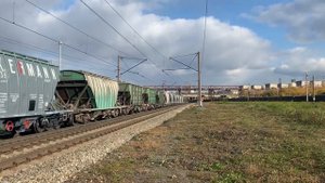 Электровоз 2ЭС6-248 с грузовым поездом