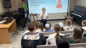 IMG_0610  "Откуда дырки в сыре", поет В.Копытина