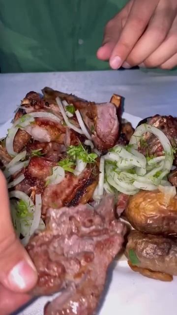 САМЫЙ ВКУСНЫЙ ШАШЛЫК, СОГЛАСЕН? #еда #мясо #намангале смотреть онлайн