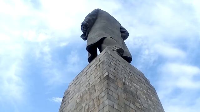 Памятник В.И.Ленину у Волго-Донского судоходного канала в Красноармейском районе Волгограда вид на смотреть онлайн