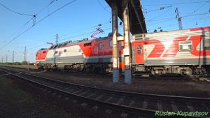 Прибытие и отправление ЭП2К-146 с поездом Белгород - Санкт-Петербург от станции Ржава.