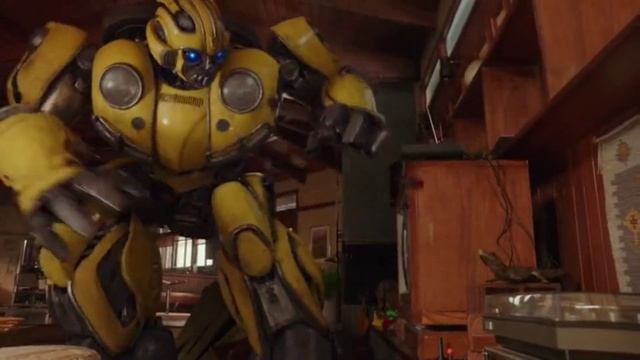 Бамблби устроил разгром дома/Бамблби (2018) смотреть онлайн