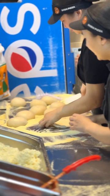 День пиццы в Додо смотреть онлайн