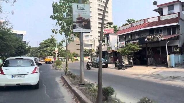 Живу в Индии 🇮🇳 2 года! С мужем заехали в кафе! Индия 🇮🇳! Лепешки порота, дороги Индии и вежливость