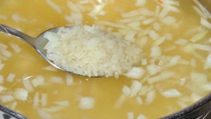 Рис с зеленым горошком