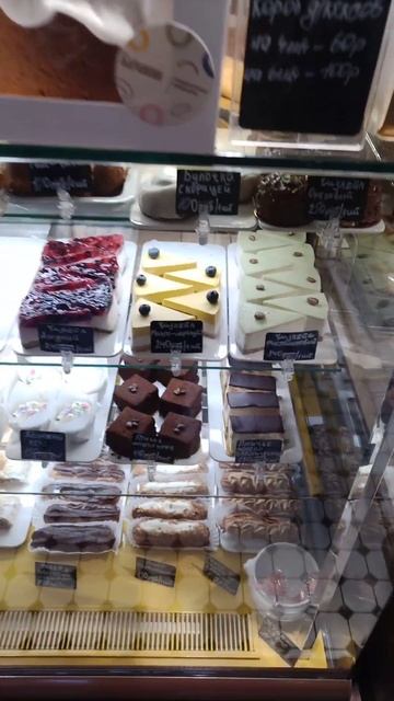 Вкусняшки в одном из многочисленных кафе в Воронеже май 2024 смотреть онлайн