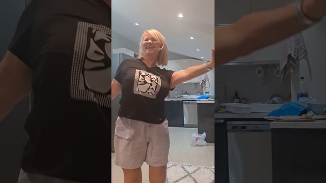 ТАНЦУЕМ. СМОТРЕТЬ ДО КОНЦА. ЖИВИ В МЕРСИНЕ. НА ДАЧЕ смотреть онлайн