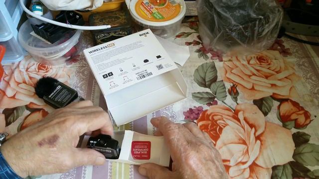 44 Распаковка товара и проверка микрофона на дальность приёма звука.