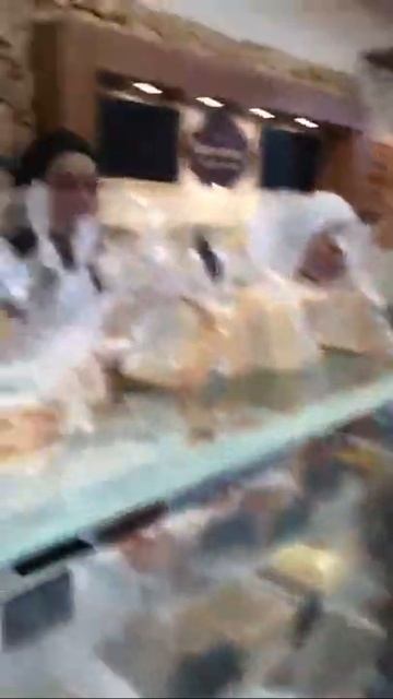 В Китае открылась первая пекарня Хлебница смотреть онлайн