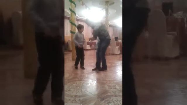 Это её шни папан кафе папа ивошни завут рашыт и её сына завут полад косаев смотреть онлайн