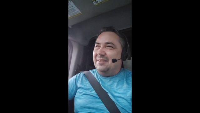 Будни водителя на бокс-траке в США: приключения, депортация из Канады и рабочие моменты