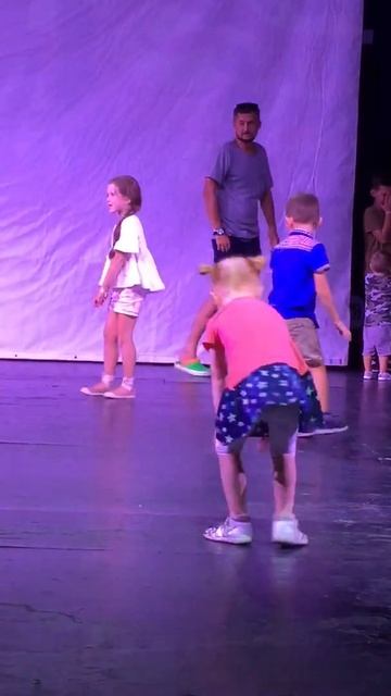 Мини-диско в отеле Вон ресорт Голден бич смотреть онлайн