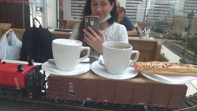 кафе локомотив Удивительное обслуживание смотреть онлайн