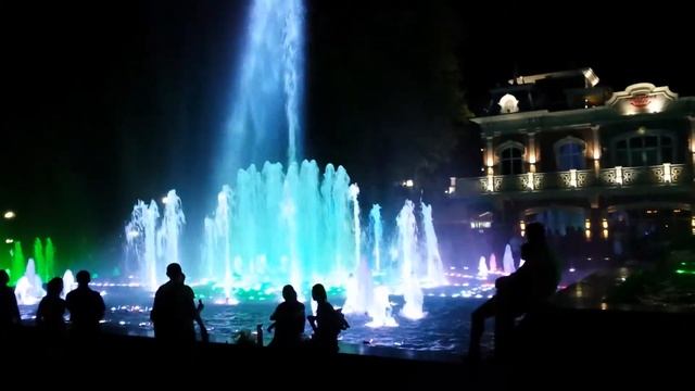 Танцующие Фонтаны в Краснодаре (к/т Аврора)