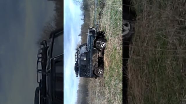 На машине по реке (круто) смотреть онлайн