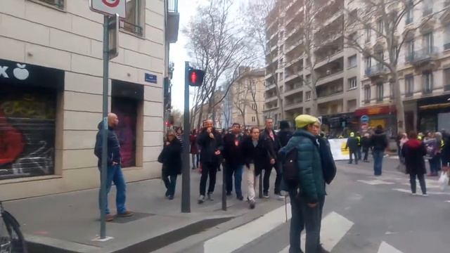 Как проходят забастовки в Лионе. смотреть онлайн