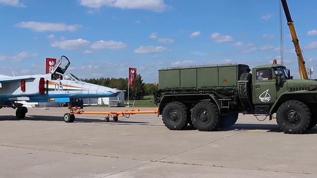 МАКС-2019. Ретро. МиГ-27 и МиГ-21У смотреть онлайн