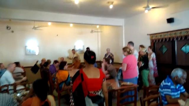 ресторан около храма Джаганнатха в Джаганнатха пури (Vedalife 11 02 2017) смотреть онлайн