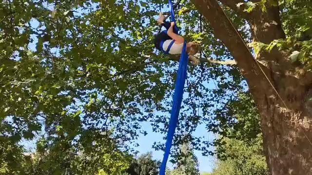 Обложили меня играми/На прогулке/Цирковые тренируются/Ужин в узбекском кафе