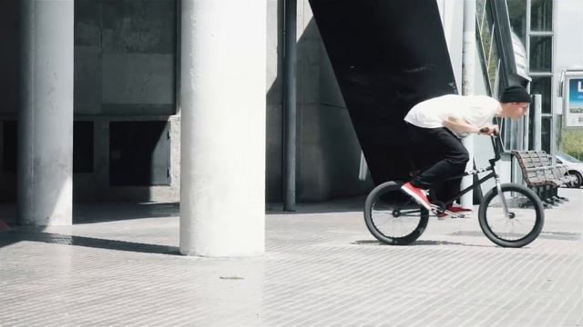 Technical BMX Street Riding in Madrid | 3 Day Metro Pass