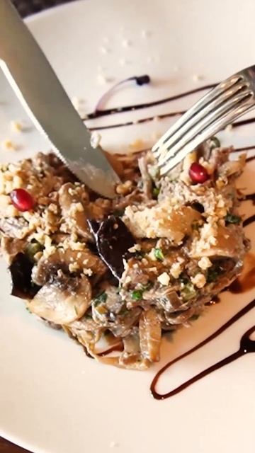 Армянский мясной салат! Очень много телятины! Бомбяо! #vkusovshina #шортс смотреть онлайн