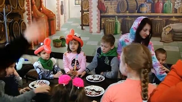 Дети  фонда "Великодушия" и  волшебные кексы_Щедрый вечер_7 января 2022, Мариуполь