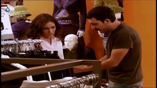 عمر ينظر إلى صور - لضياع الفصل 85 смотреть онлайн