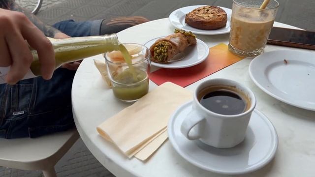 Завтрак в кофейне..Центр Познани!Свежая выпечка.Атмосфера города ! смотреть онлайн