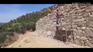 Кладка стены из гранита..( мы заканчиваем кладка гранитной стены.)