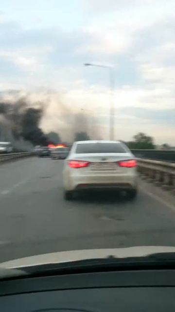 Горит машина на Шакшинском мосту смотреть онлайн