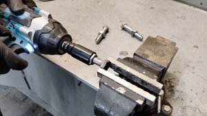 Гайковерт аккумуляторный VoltPro. Срывает резьбу при закручивании на максимальном моменте.