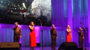 На бульварах задумались клёны