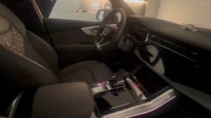 Сочная и мощная Ауди Q7 ждет своего хозяина