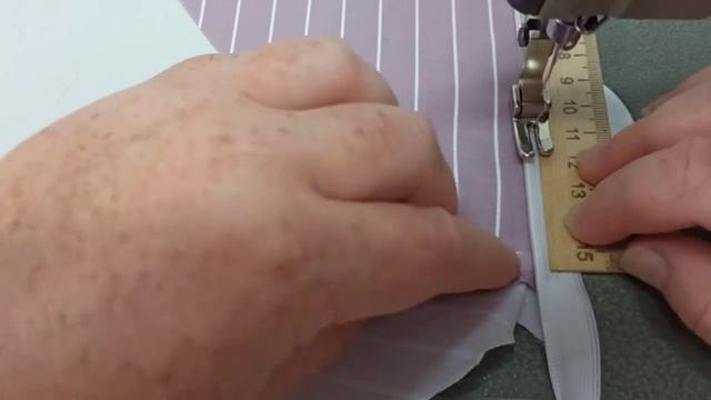 Как вшить потайную молнию если нет лапки для нее! смотреть онлайн